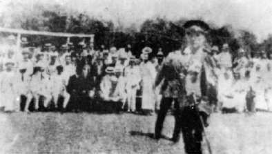     一九一二年八月二十四日，孫中山在天津河北公園演說。