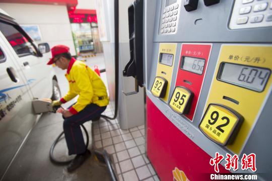 中国国内成品油价格调整迎来年内第十次搁浅
