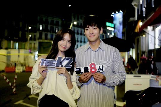 《the k2》演员有爱自拍 林允儿池昌旭配一脸