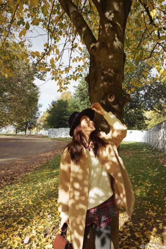 网红都爱奶茶色!雪梨张大奕周扬青比美