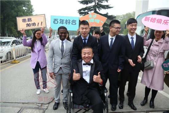 丈夫断右腿提离婚挨妻子耳光 妻子:你别想离开