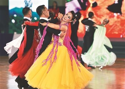 南京都市圈体育舞蹈公开赛开赛 千人同场竞技