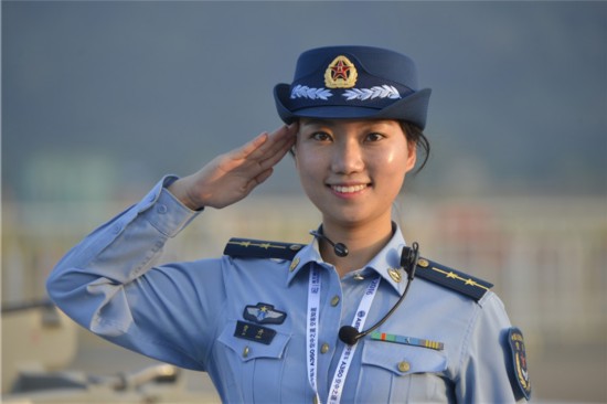 这群女兵成航展又一焦点:空军解说员颜值颇高(高清组图)
