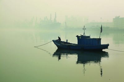 11月6日晨连云港被雾霾笼罩 空气重度污染--人
