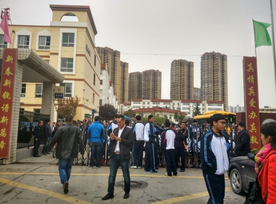 咸阳秦宝中学涉嫌违规招生 60余高二学生没学
