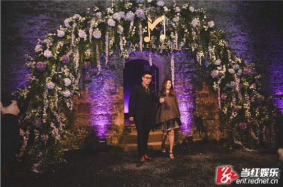 伴娘美爆了!张靓颖冯轲大婚 刘亦菲紫色伴娘裙