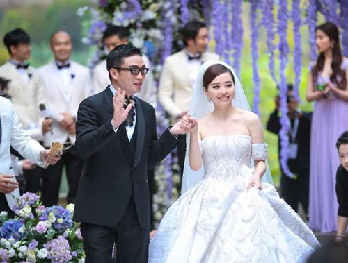 张靓颖妈妈答应去婚礼又变卦 手机直接关机?(图)