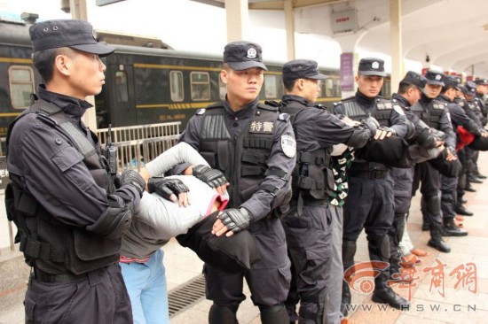 甘肃教师被骗23万后自杀 安康警方抓获涉案36