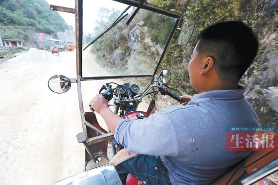 广西身残志坚小伙 用巧手编织人生梦想--人民网