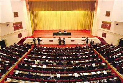 中央宣讲团党的十八届六中全会精神报告会举行