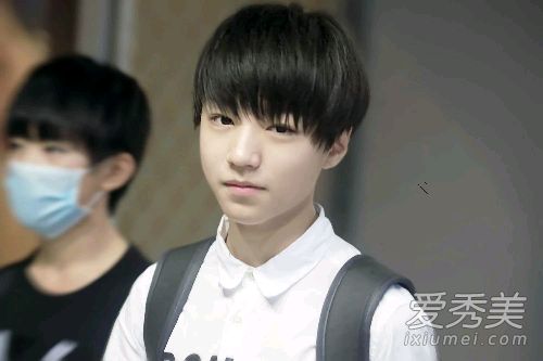 王俊凯换新发型了?刘海掀起一点颜值暴增!