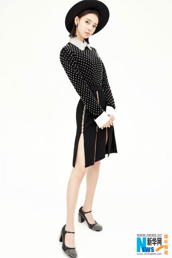 陈瑶曝生日写真 宛如暗夜精灵展现时尚俏皮