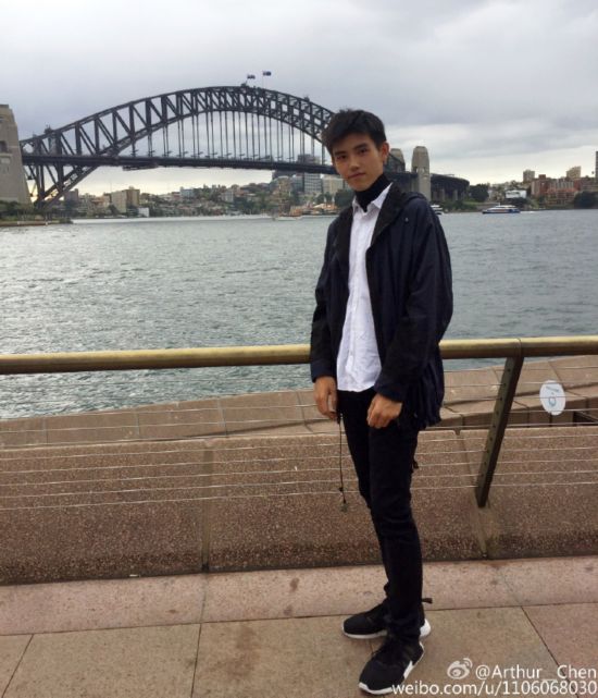 陈凯歌小儿子晒近照 外貌酷似吴亦凡吴磊