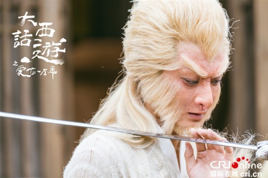 黄子韬出演至尊宝 肩扛金箍霸气帅