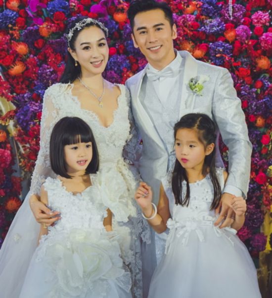 钟丽缇张伦硕办答谢宴 钟丽缇希望被叫"张太太"(组图)