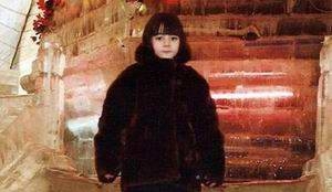 曝迪丽热巴童年照 网友:这么美不怕人嫉妒吗?