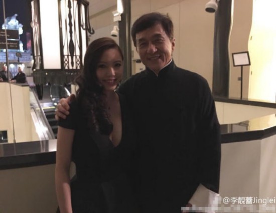 成龙获终身成就奖 王力宏老婆合影成龙暴露P图