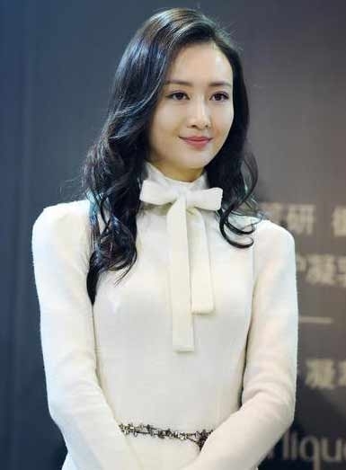 王鸥回应出轨:笑容满面不受刘恺威王鸥同房事