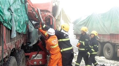 京港澳高速鹤壁段、连霍高速开封段发生多车追