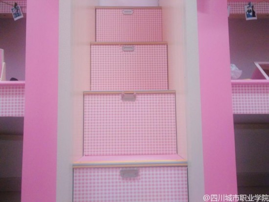 Word妹!四川一高校女生寝室粉嫩装扮 少女心炸