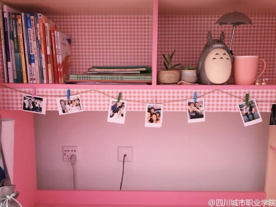 Word妹!四川一高校女生寝室粉嫩装扮 少女心炸