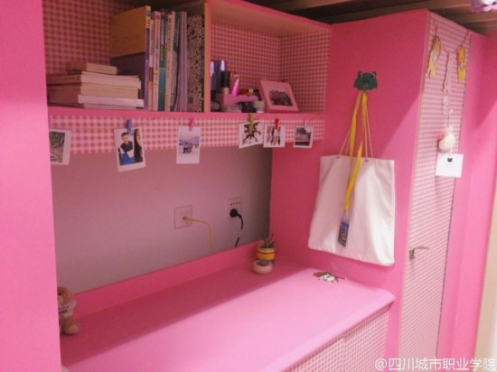 Word妹!四川一高校女生寝室粉嫩装扮 少女心炸