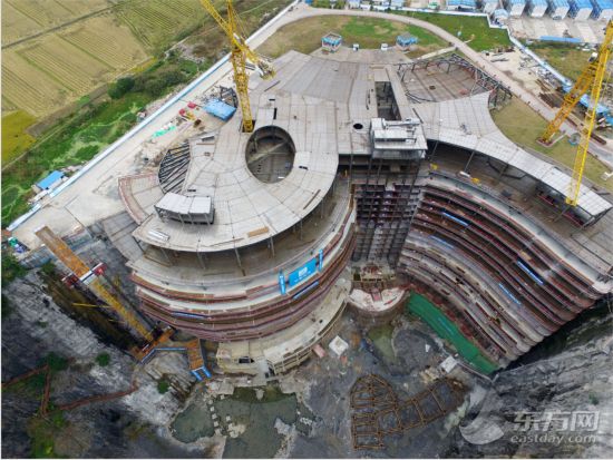 上海超五星级深坑酒店封顶 包含370间客房还能