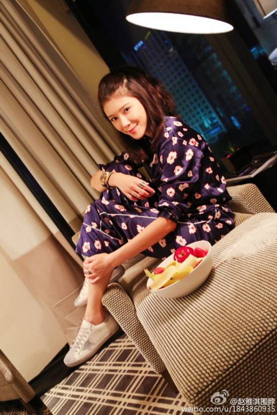 随后,赵雅淇资料被扒,是位模特,曾获09年环球旅游中国小姐冠军,赵雅琪
