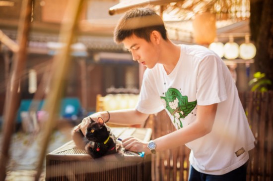 陈凯歌陈红15岁儿子陈飞宇曝光 长相酷似吴亦