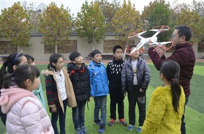 徐州一学校无人机课程开课 将编撰相关教材--人