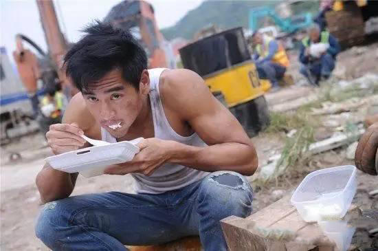 明星片场吃饭样子搞笑 佩服胡歌吴彦祖张国荣(图)