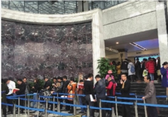 长沙不动产登记中心二手房过户为啥要通宵排队
