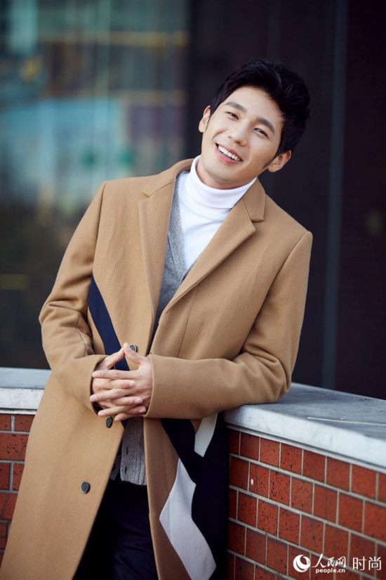 白宇最新写真 造型简约尽显魅力