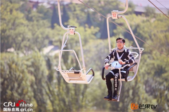 《爸爸4》最难熬十分钟 高空挑战吓坏萌娃(组