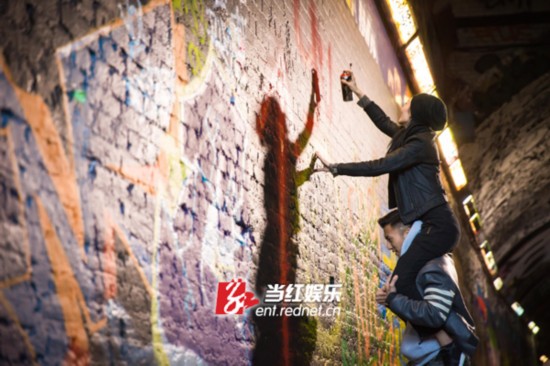 《十二道锋味3》张曼玉坐谢霆锋肩头:终于冒险