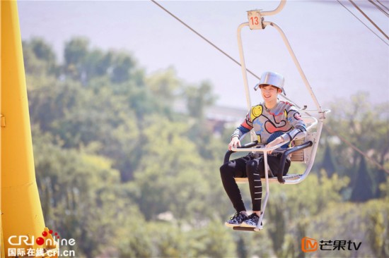 《爸爸4》最难熬十分钟 高空挑战吓坏萌娃(组