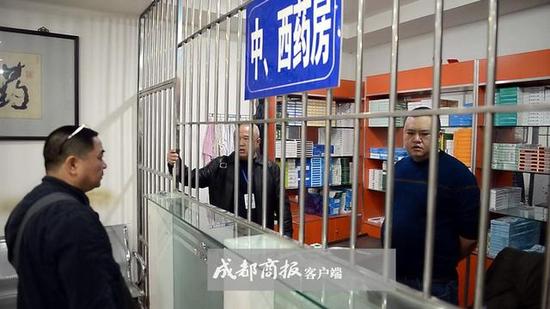 执法人员上门调查