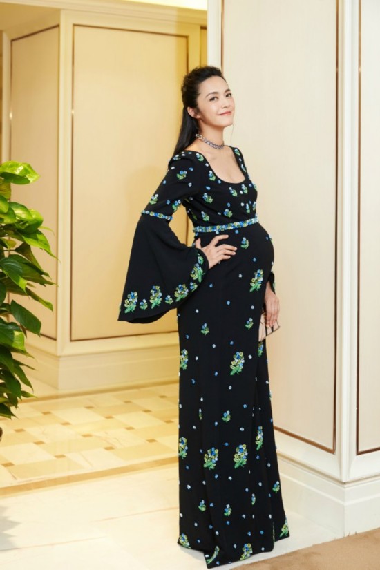 Baby近照曝光 Baby孕肚隆起明显 孙俪姚晨贾静