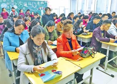 感动！郑州90后老师手写54封家长信 近3万字