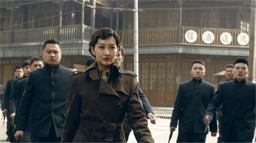 王鸥剧本门后处境好尴尬 《快乐大本营》镜头