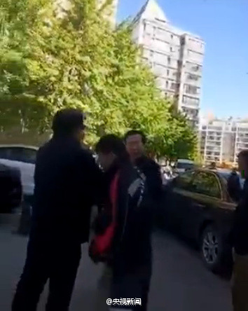 湖南快递员猝死大街 最后一句话好累