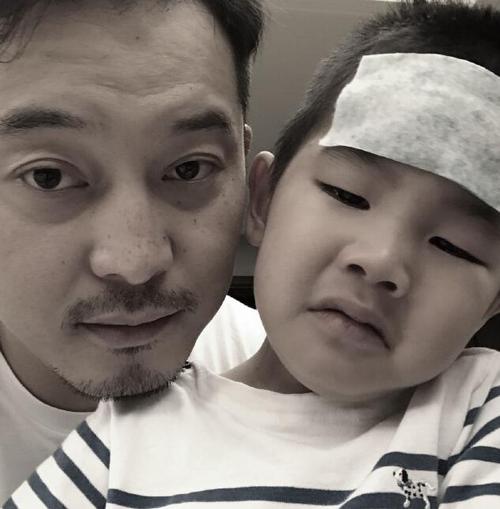 安吉弟弟发烧泪汪汪沙溢心疼:快成烤鱼了