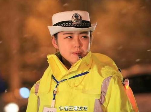 帅气!连云港最岗位交警大雪美女守图片中坚与的兽美女图片