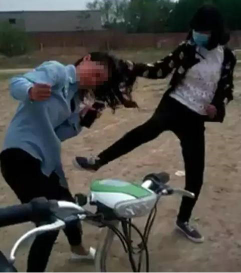 初三耳光被30人轮番扇女生:不是她啥叫黑社女生告诉了处女看怎样图片