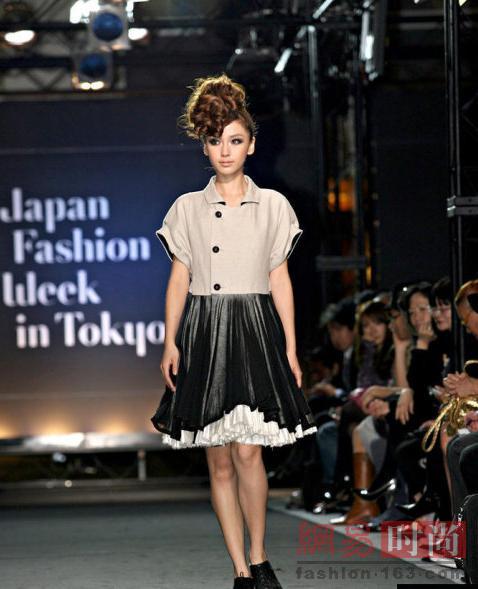 曝angelababy早期日本走秀照:和现在判若两人