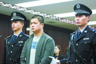 酒驾连环撞车撞人 肇事者被判无期