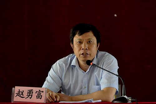 自治区宣讲团到百色学院宣讲十八届六中全会精