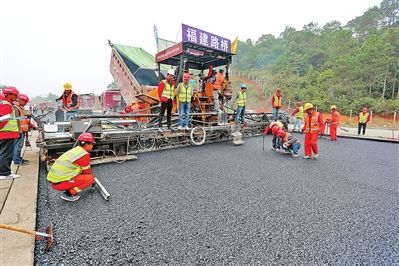 贵港至合浦高速公路贵港合同段施工有序进行