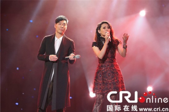 Ella《蒙面》盛典表白许志安 台下老公露微笑