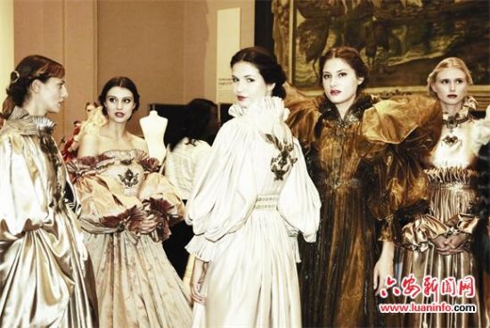 六安大别山姑娘高级服装订制作品一鸣惊欧洲